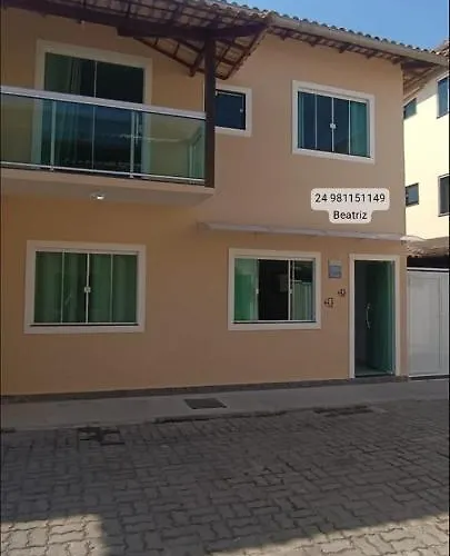 Casa temporada de frente para a praia do Peró